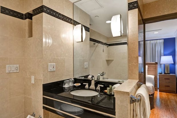 Images The Cincinnatian Hotel, Curio Collection by Hilton
