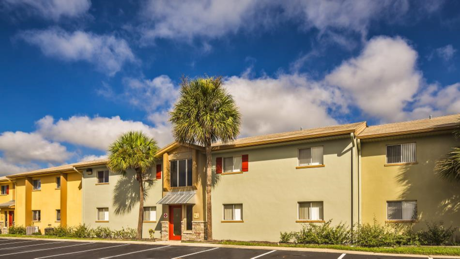 The Lodge at Woodlake building exterior