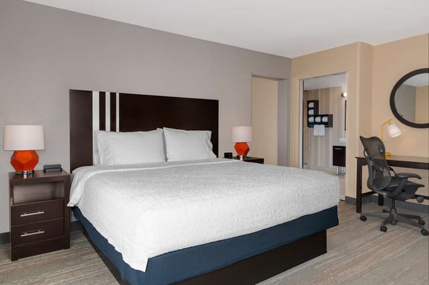 Images Hampton Inn & Suites Madison Downtown