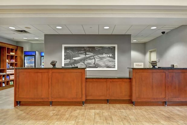 Images Hampton Inn & Suites Newark-Harrison-Riverwalk