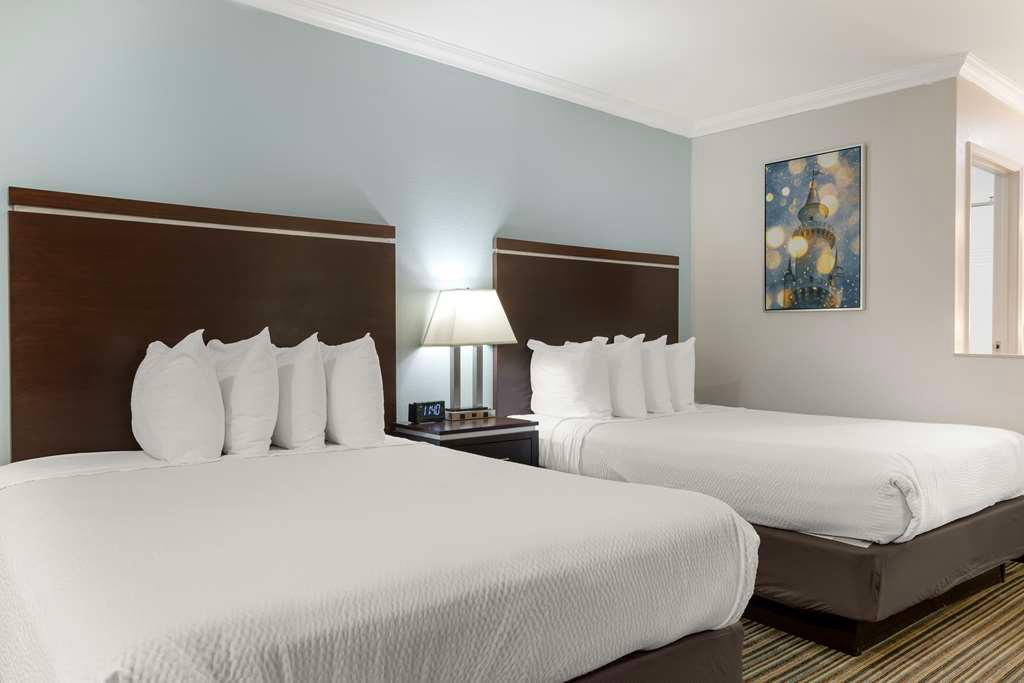 Double queen accessible Best Western Courtesy Inn Hotel - Anaheim Resort Anaheim (714)772-2470