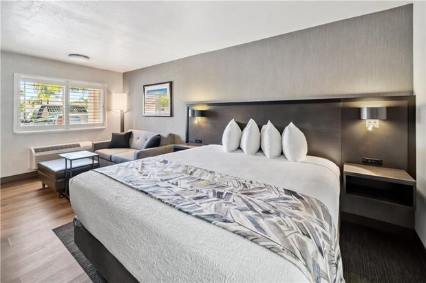 Images Best Western Plus Hilltop Inn