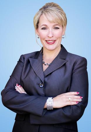 Images Melissa Dierks, REALTOR - The Regal Team | RE/MAX Fine Properties