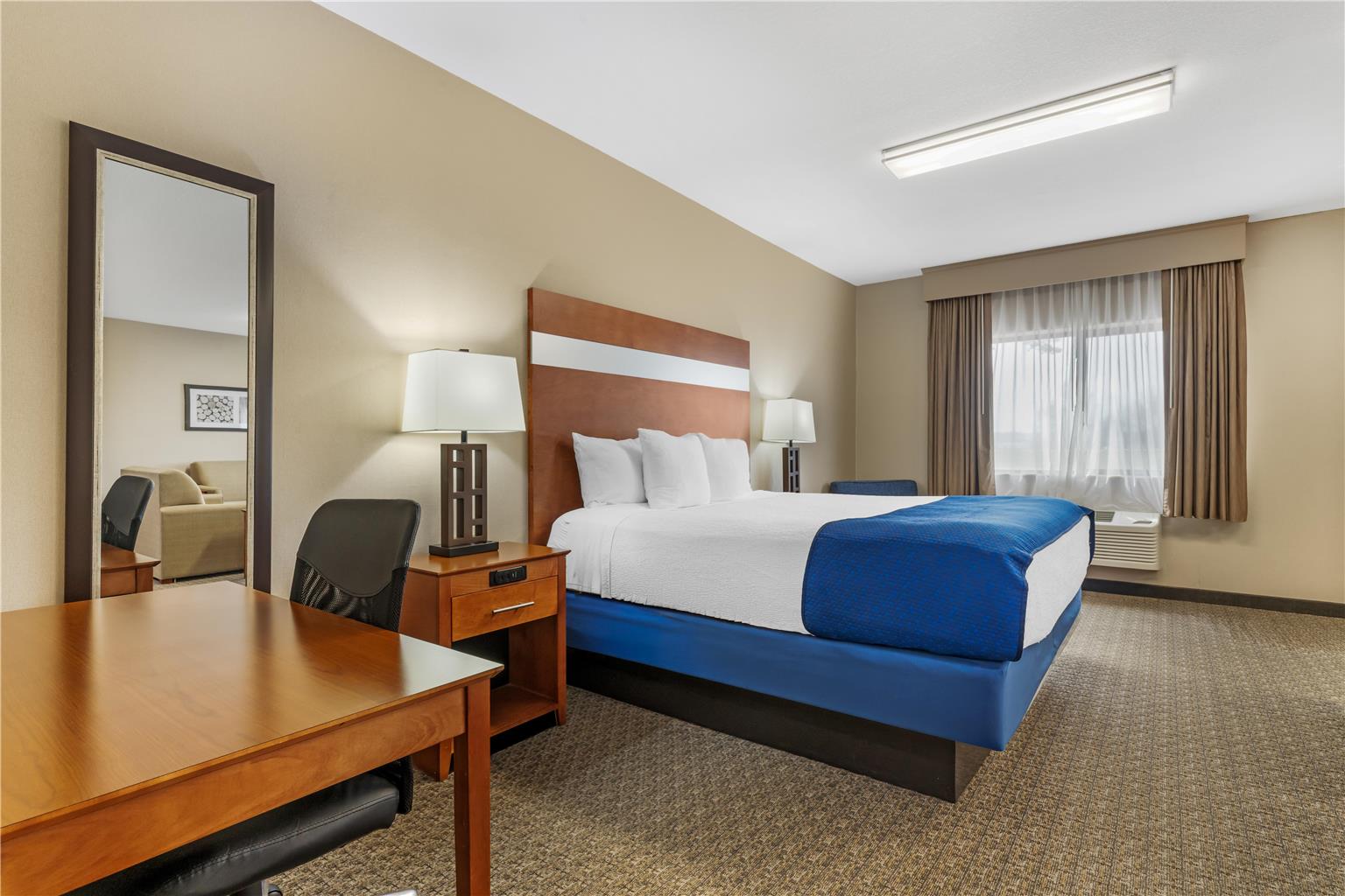 1 King Bed w/ Sofabed