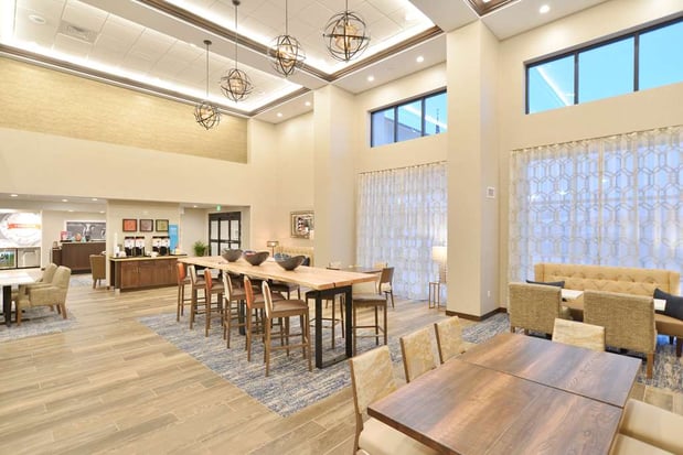 Images Hampton Inn & Suites Menomonie-UW Stout