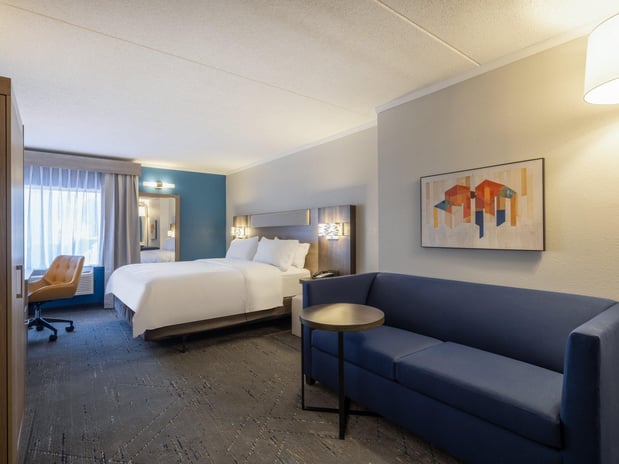 Images Holiday Inn Express & Suites Greensboro-(I-40 @ Wendover) by IHG
