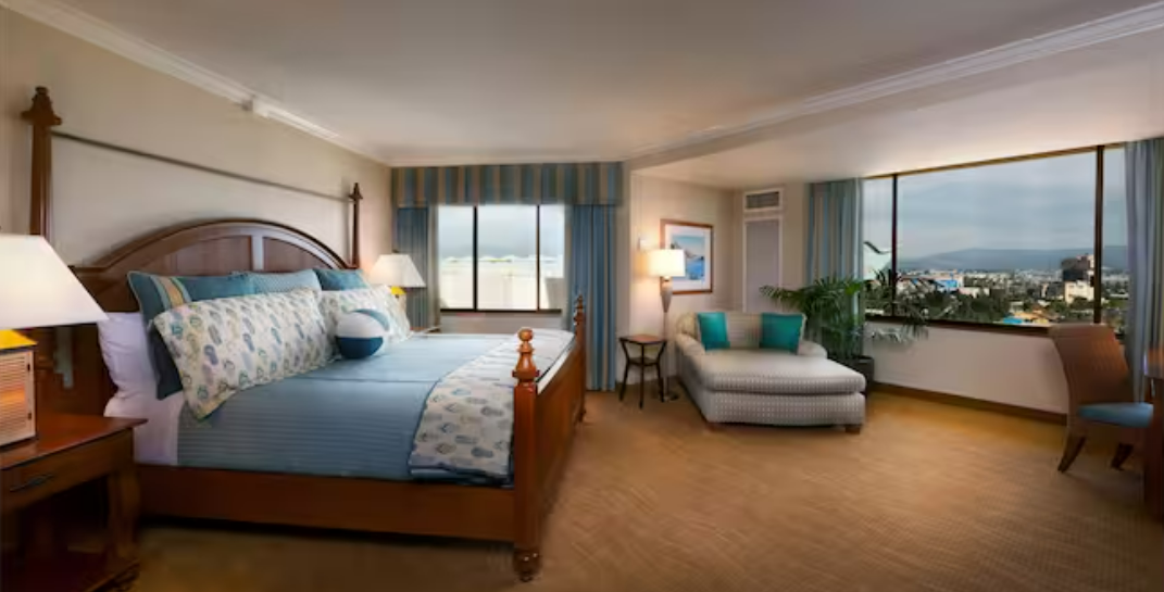 Disney's Paradise Pier Hotel Malibu Suite 1-2 Bedrooms Kind Bed