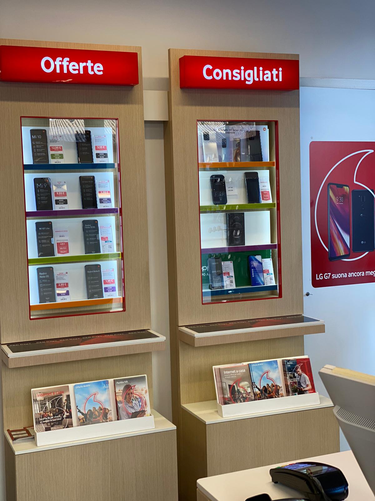Images Vodafone Store | Piazza Trento e Trieste