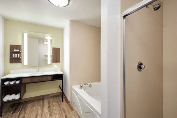 Images Hilton Garden Inn Dubuque Downtown