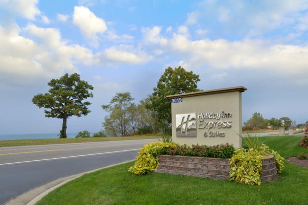 Images Holiday Inn Express & Suites St. Joseph Lakefront by IHG