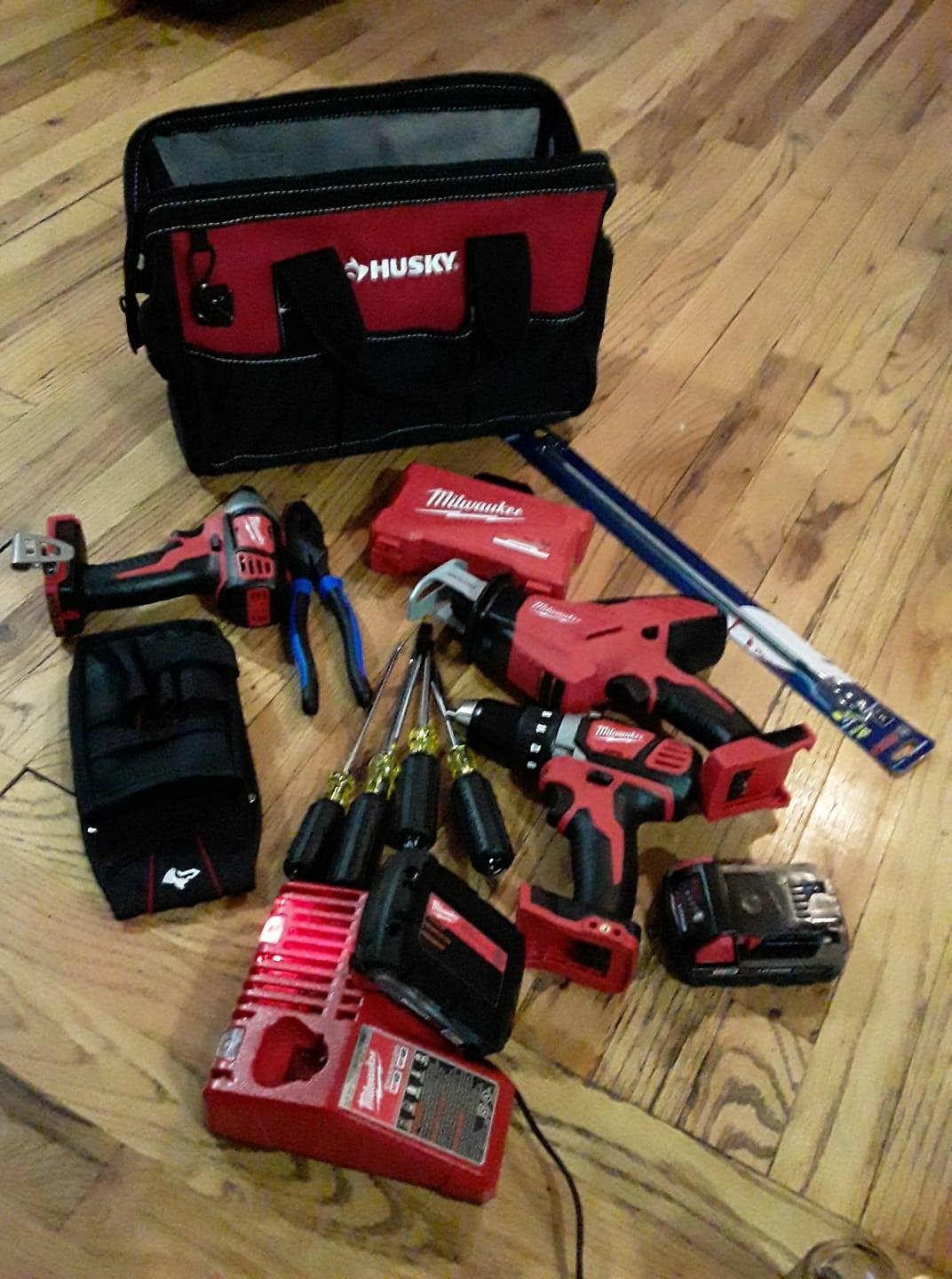 Saviour Parker Handyman/Electrician Logo
