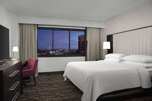 Images Embassy Suites by Hilton Crystal City National Airport