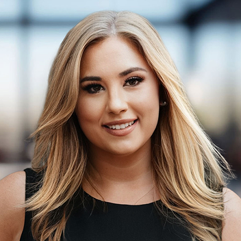 Headshot of Stephanie Dosescu, Associate.