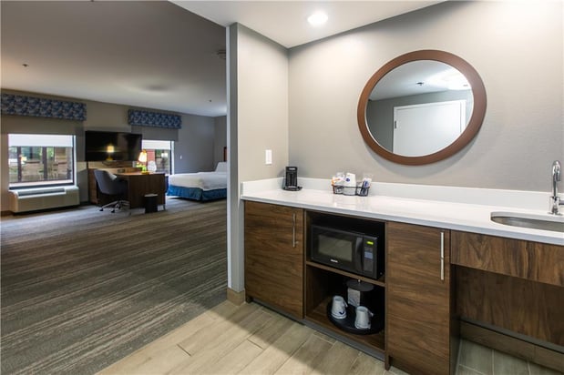 Images Hampton Inn & Suites Wilder
