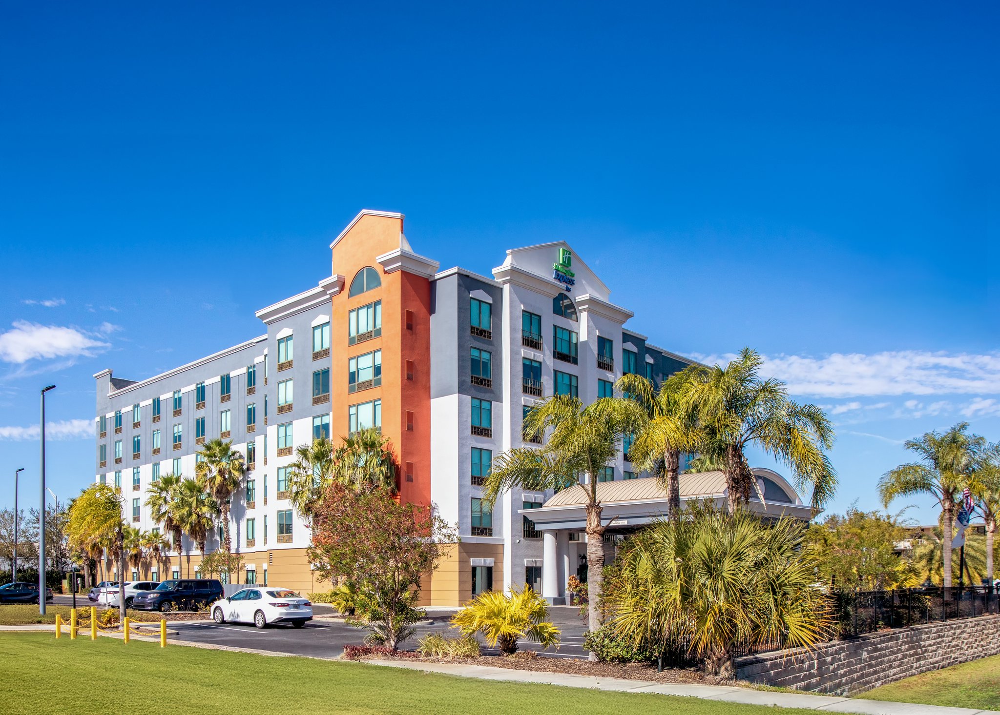 Holiday Inn Express & Suites Orlando - International Drive by IHG
