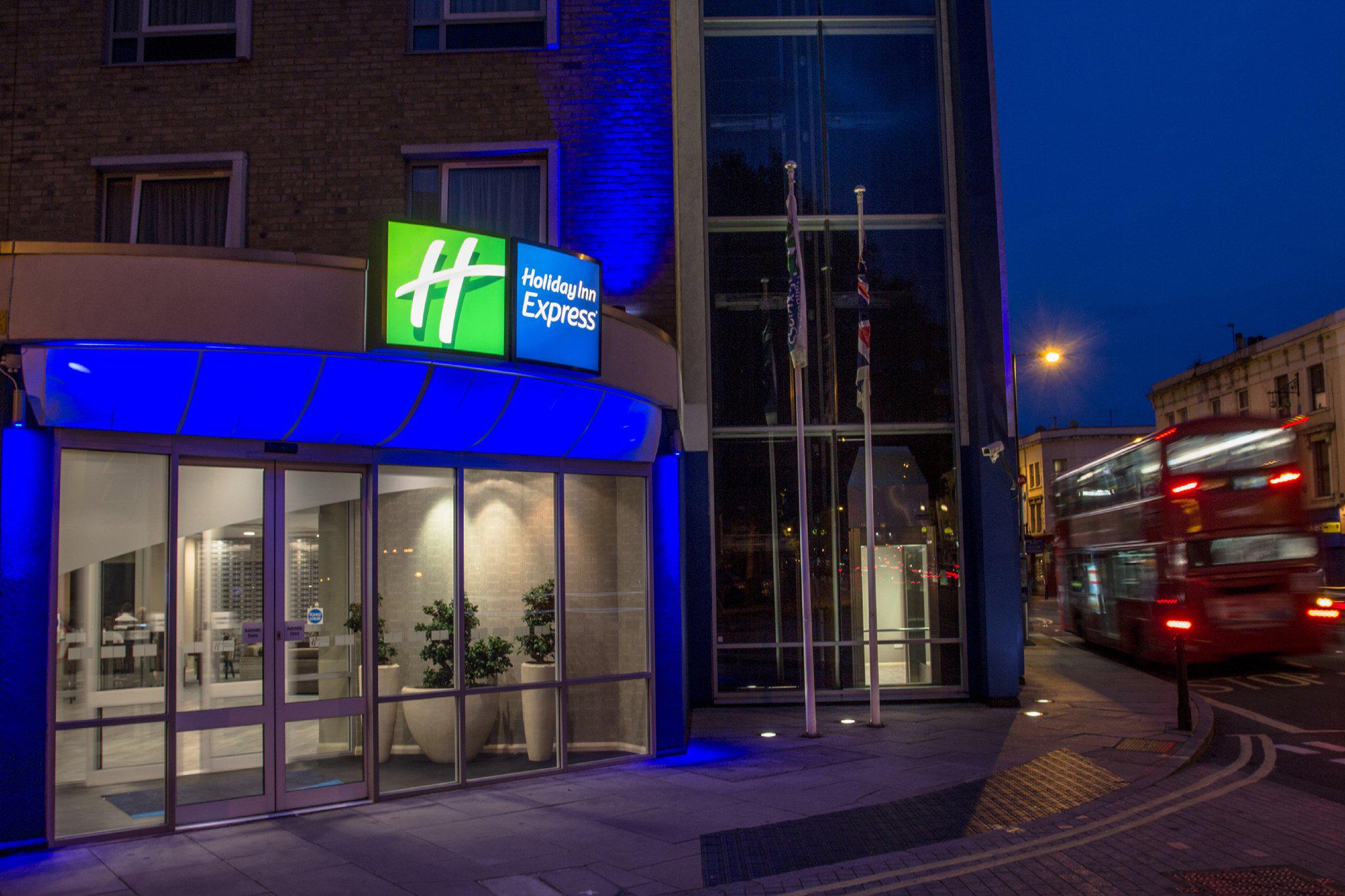 Holiday Inn Express London - Earl's Court, an IHG Hotel London 020 7384 5151