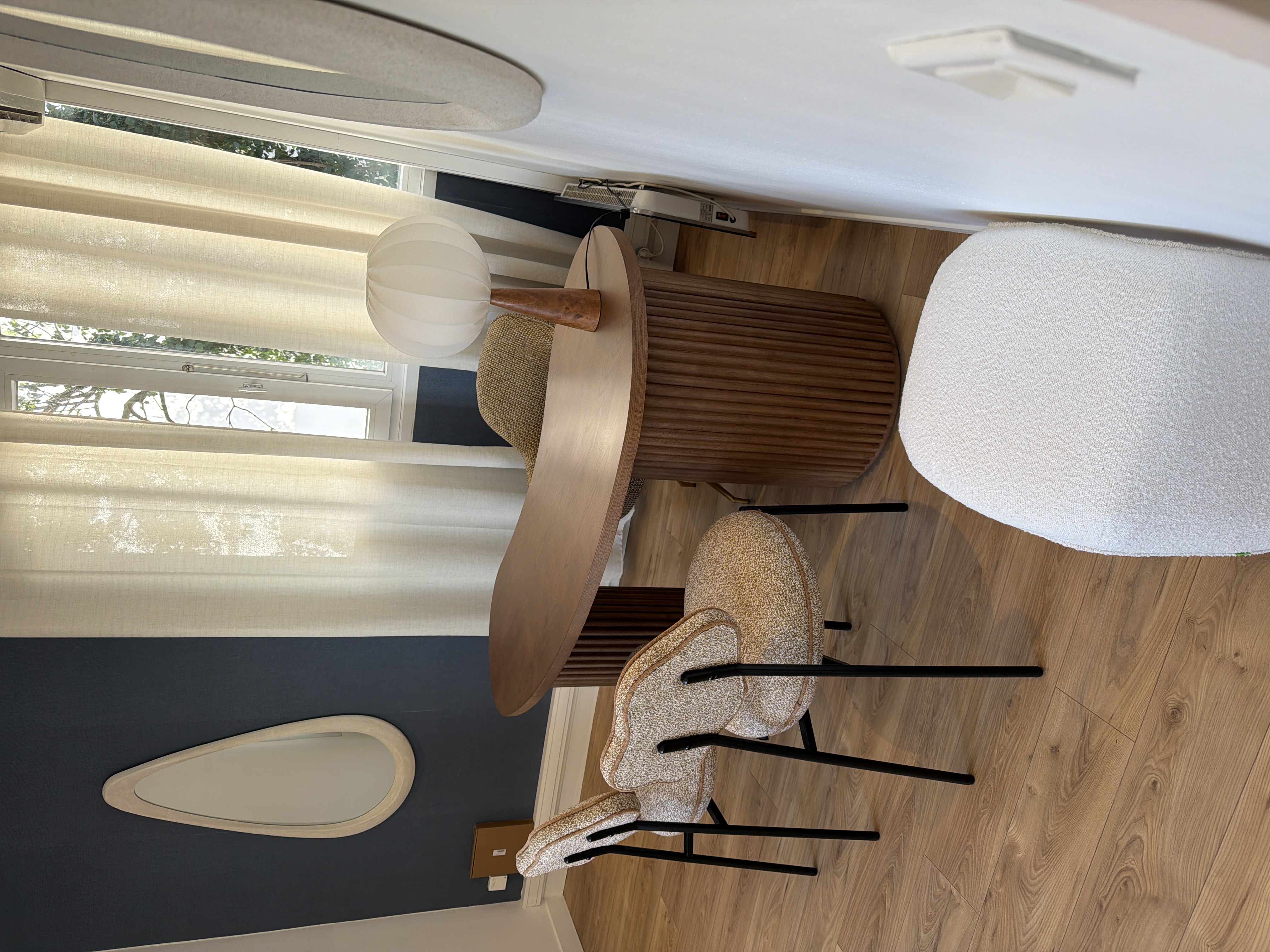 Espace de consultation de Clinæ Esthetic à Castelnau-le-Lez, centre esthétique et laser médical proche de Montpellier. Cabinet médico-esthétique spécialisé en Hydrafacial, épilation laser, peeling professionnel et soins anti-âge personnalisés. Espace de consultation de Clinæ Esthetic à Castelnau-le-Lez, centre esthétique et laser médical proche de Montpellier. Cabinet médico-esthétique spécialisé en Hydrafacial, épilation laser, peeling professionnel et soins anti-âge personnalisés.