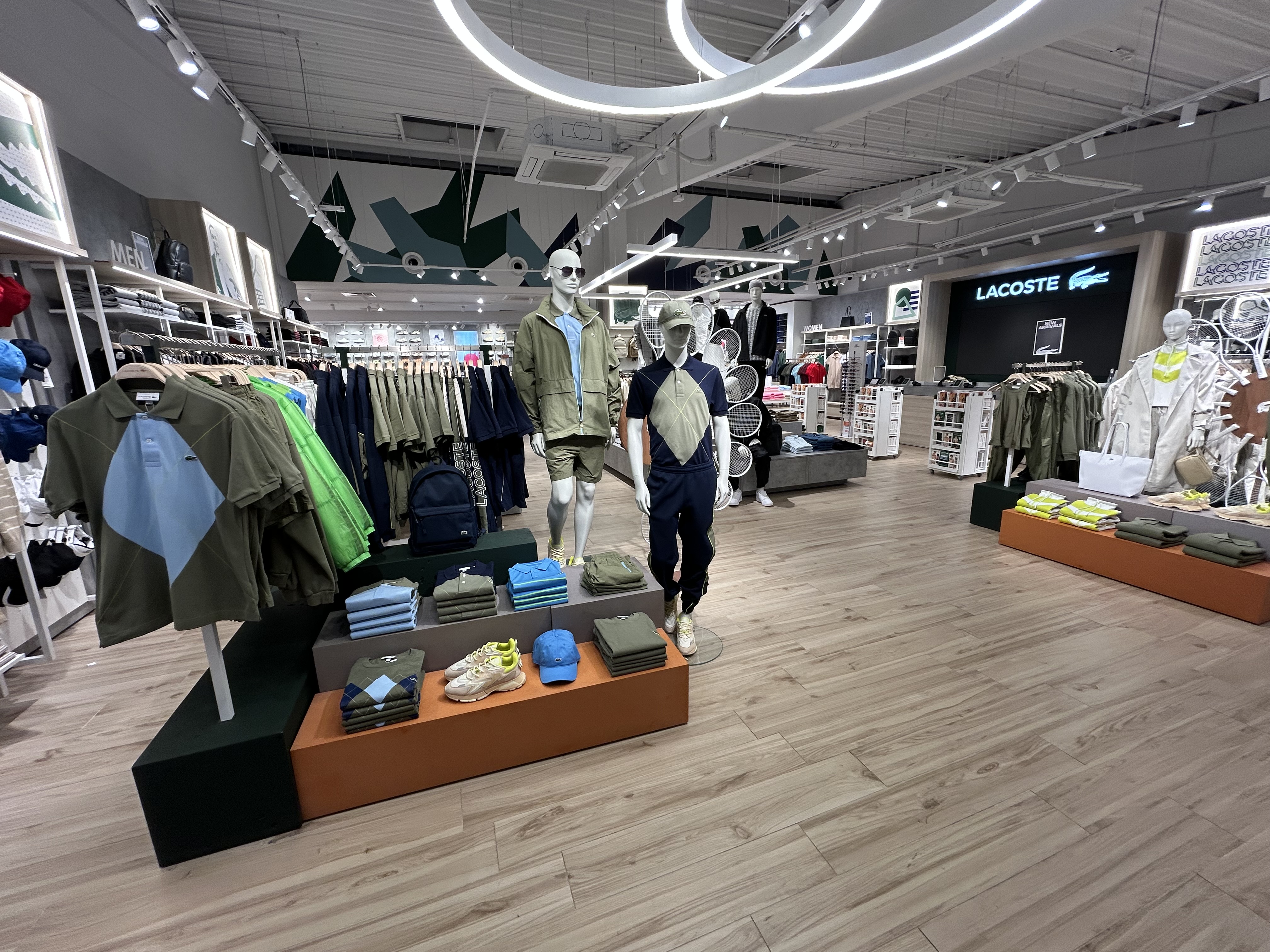 Bild 3 von Lacoste Outlet Parndorf