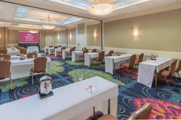 Images Crowne Plaza Virginia Beach Town Center by IHG