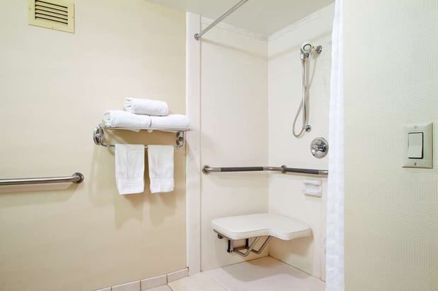 Images Embassy Suites by Hilton Greensboro Airport