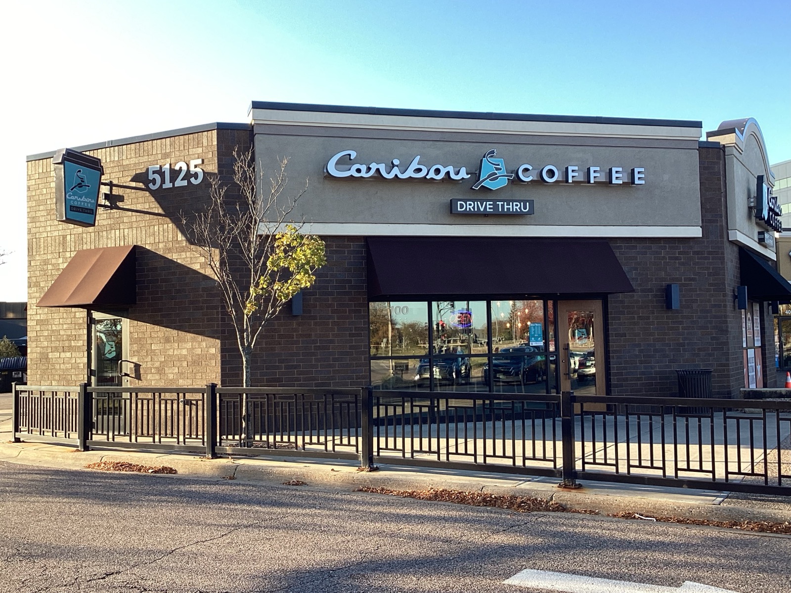 Storefront of the Caribou Coffee at 5125 Edina Industrial Boulevard in Edina