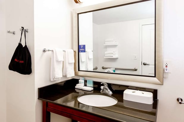 Images Hampton Inn & Suites Raleigh Cary Lenovo Center