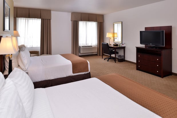 Images Holiday Inn Madison at the American Center by IHG