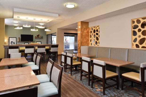 Images Hampton Inn closest to Universal Orlando