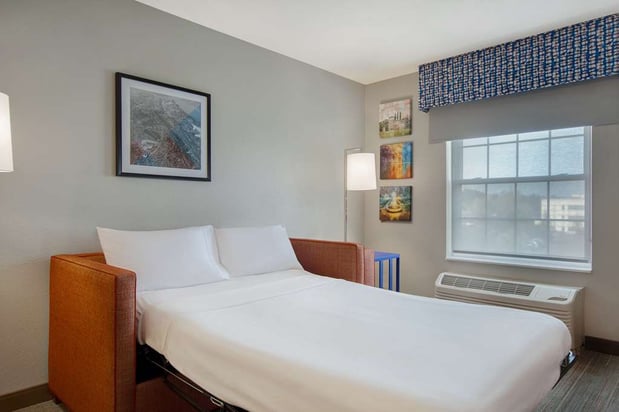 Images Hampton Inn & Suites Yonkers