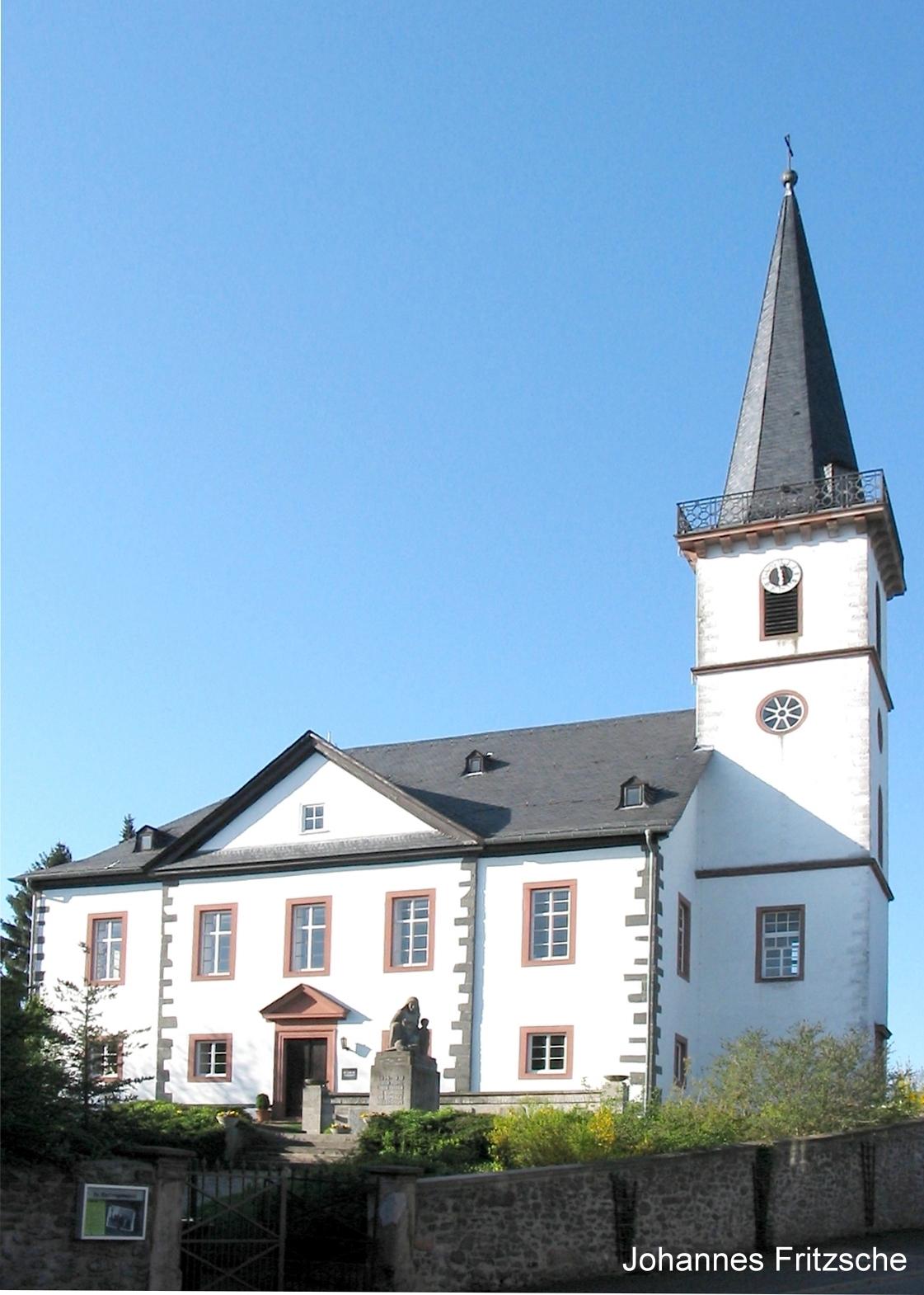 Die Bellersheimer Kirche wurde 1812 als reformierter Kirchenbau an Stelle der baufällig gewordenen Vorgängerkirche erbaut.