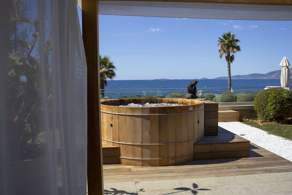 Outdoor whirlpool bath Outdoor whirlpool bath