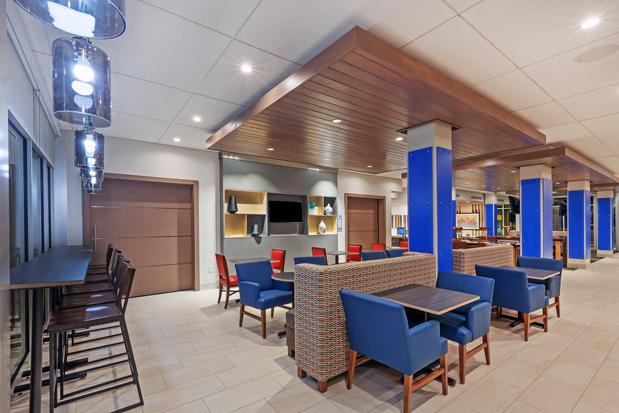 Images Holiday Inn Express & Suites Chanute by IHG