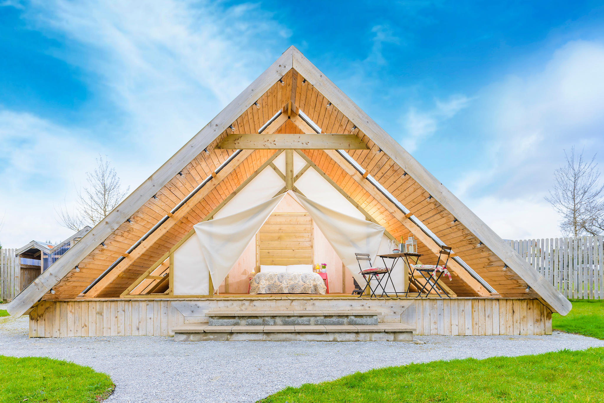 The Romantic Glamping Suites provide a perfect escape for those with a sense of adventure. You may e Killarney Glamping At The Grove Kerry 087 975 0110
