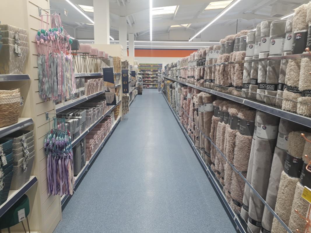 B&M's brand new store in Kidderminster (Spennells) stocks a stunning range of soft furnishings for the home, including cushions, rugs, throws, blankets and more!