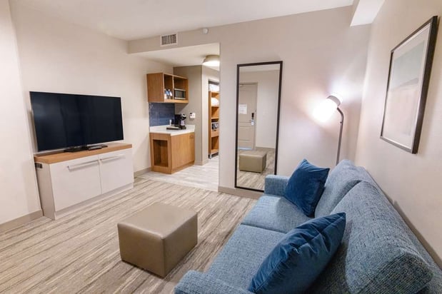Images Hilton Garden Inn Lakewood