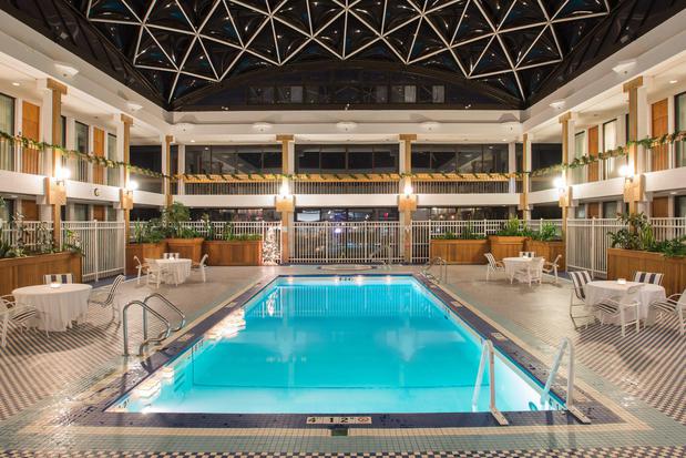 Images Holiday Inn & Suites Pittsfield-Berkshires by IHG