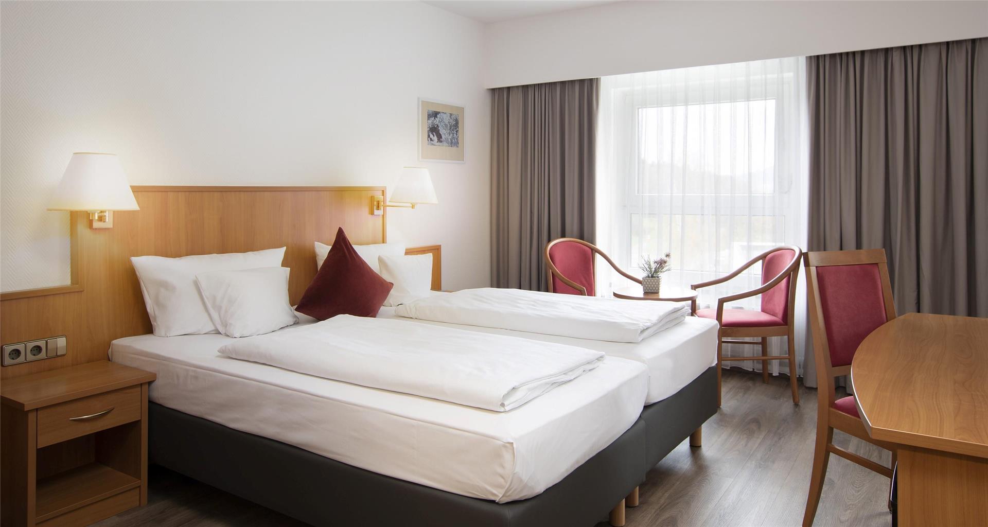 Best Western Queens Hotel Pforzheim-Niefern, Pforzheimer Strasse 52 in Niefern