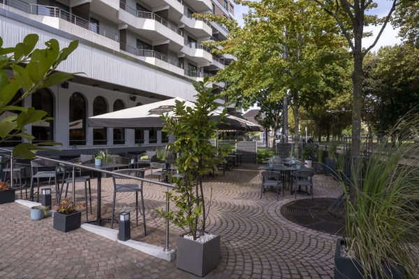 Terrasse der Maritim Bar mit Lounge