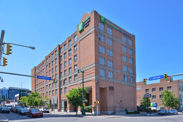 Images Holiday Inn Express & Suites Buffalo Downtown - Medical Ctr, an IHG Hotel