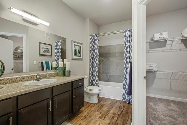 Images Urban Oaks at Conroe