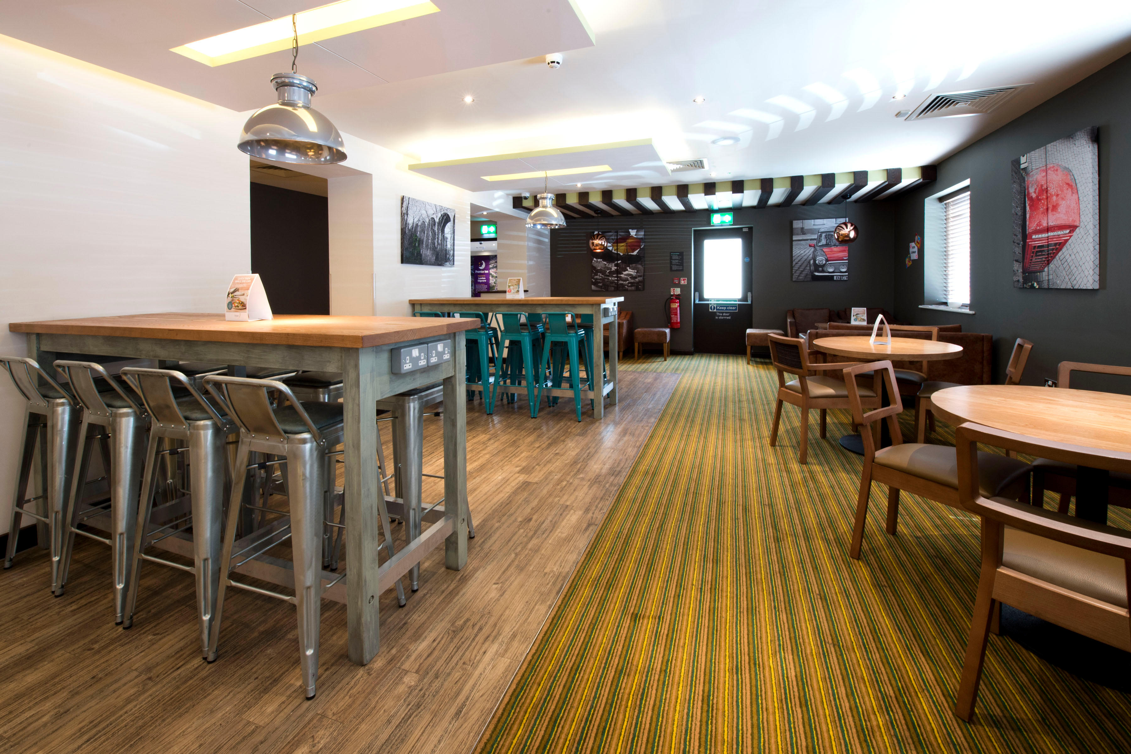 Thyme restaurant Premier Inn London Edgware hotel Edgware 03333 211259