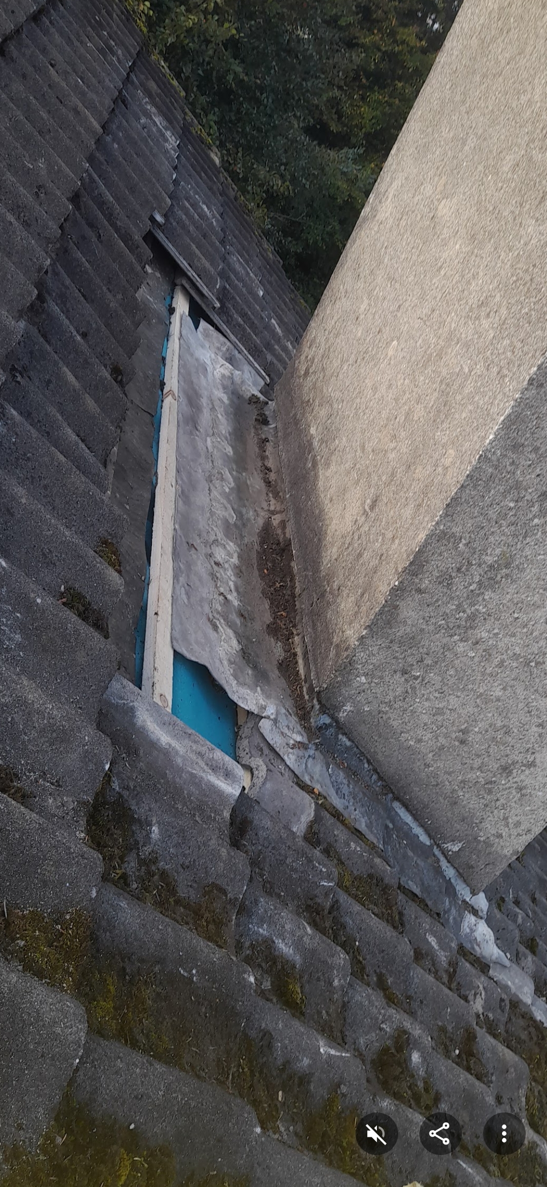 Roof Repairs & Replacements
New Roof Installations
Gutter Cleaning, Sealing & Repairs
Installation of UPVC Fascia, Soffits & Guttering
Maintenance of old guttering systems