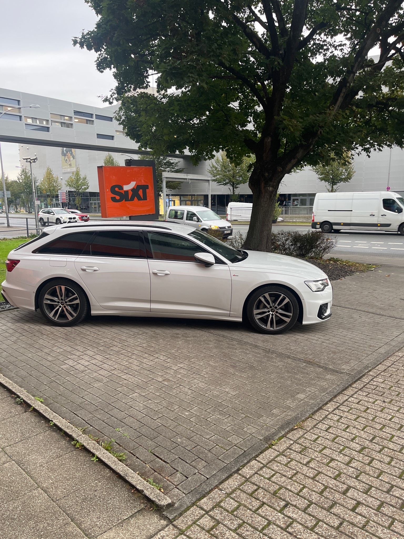 SIXT Auto- und Transportervermietung Essen Limbecker Platz, Ostfeldstr. 9 in Essen