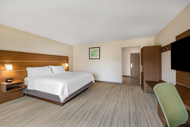 Images Holiday Inn Express & Suites Lincoln Downtown by IHG