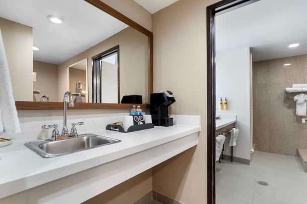 Images Best Western Plus Newport Mesa Inn