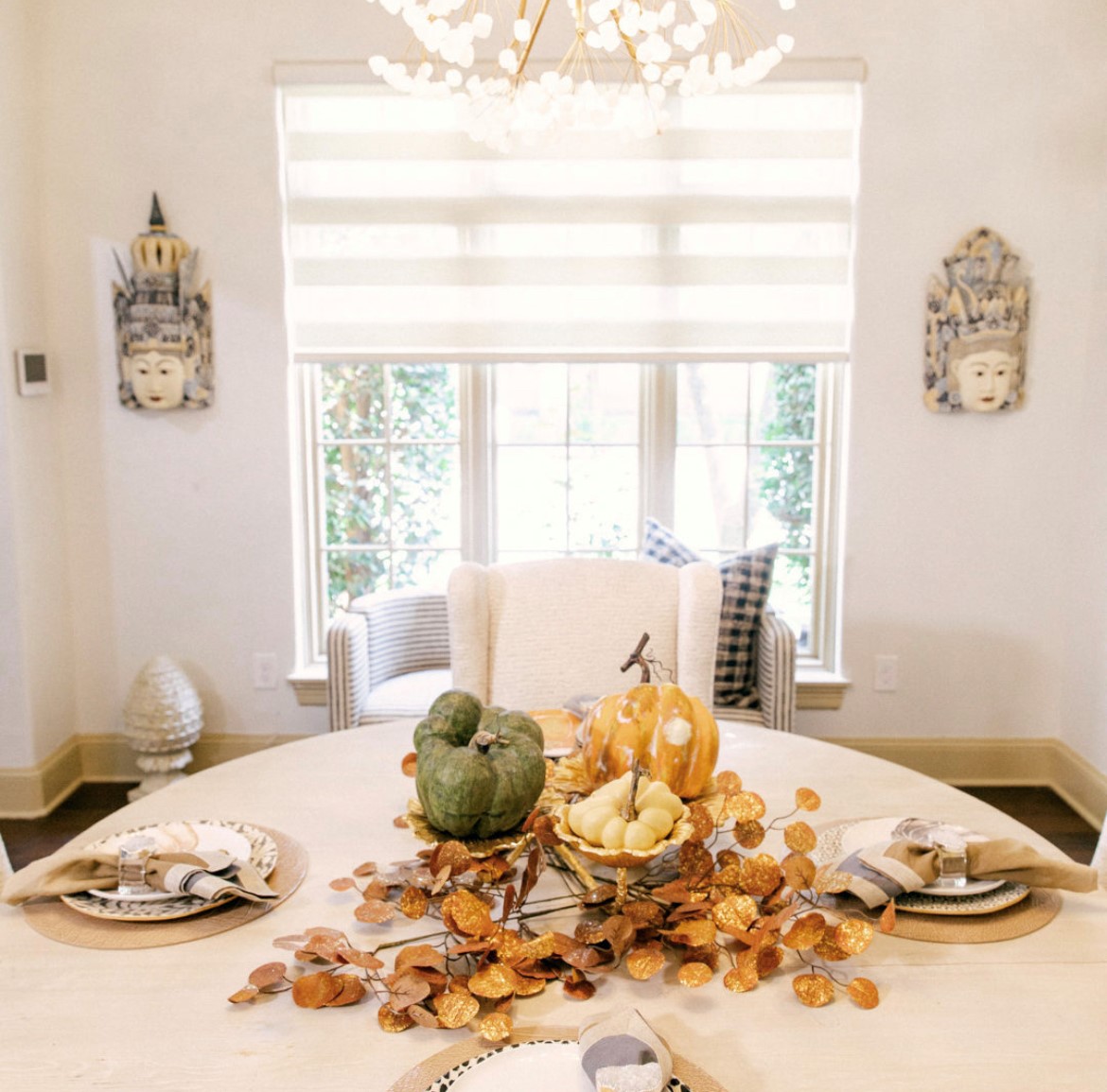 Dual shades are the perfect choice for filtering natural light into your dining space. Our Budget Blinds of Rockwall, Terrell, and Greenville team love dual shades for their ability to brighten your home.