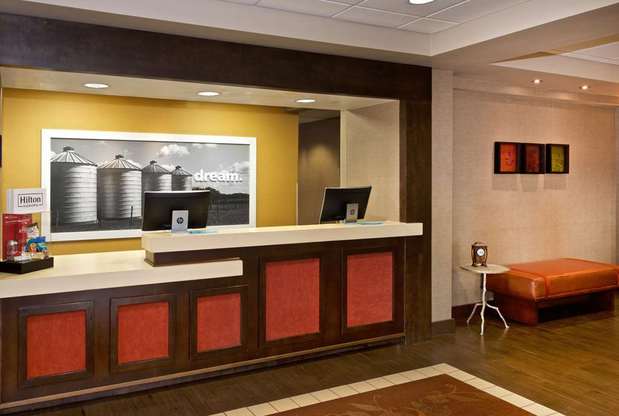 Images Hampton Inn & Suites N. Ft. Worth-Alliance Airport