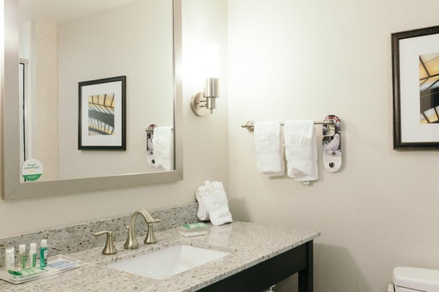 Images Holiday Inn & Suites East Peoria by IHG