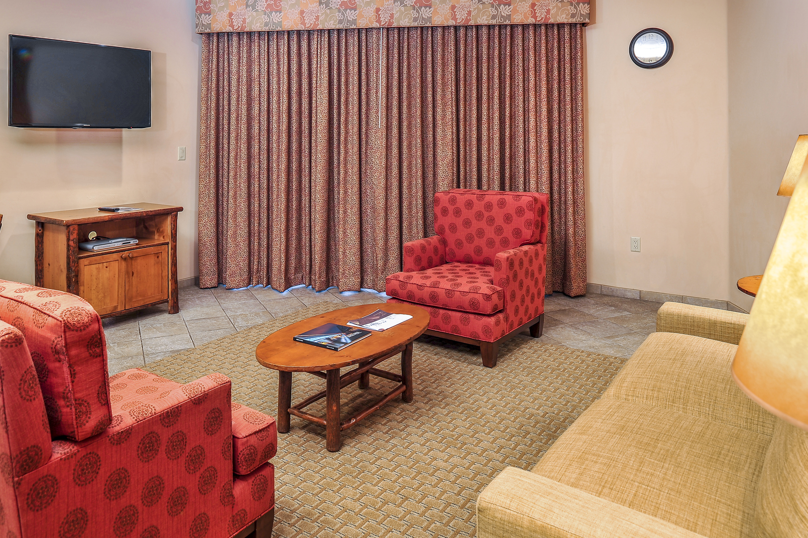 The living area with seating and TV for the 2-Bedroom Suite (Sleeps 6) at Bell Rock Inn