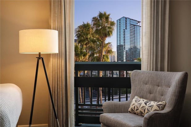 Images The DEXTRO Little Italy, BW Premier Collection